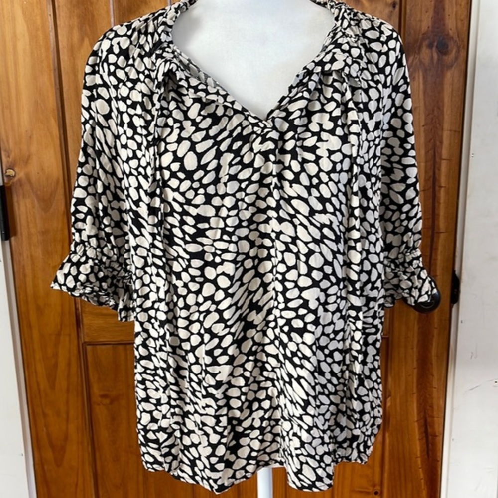 Who What Wear Black Ivory Dot Animal Print v neck Tie pleated Top Large Rayon